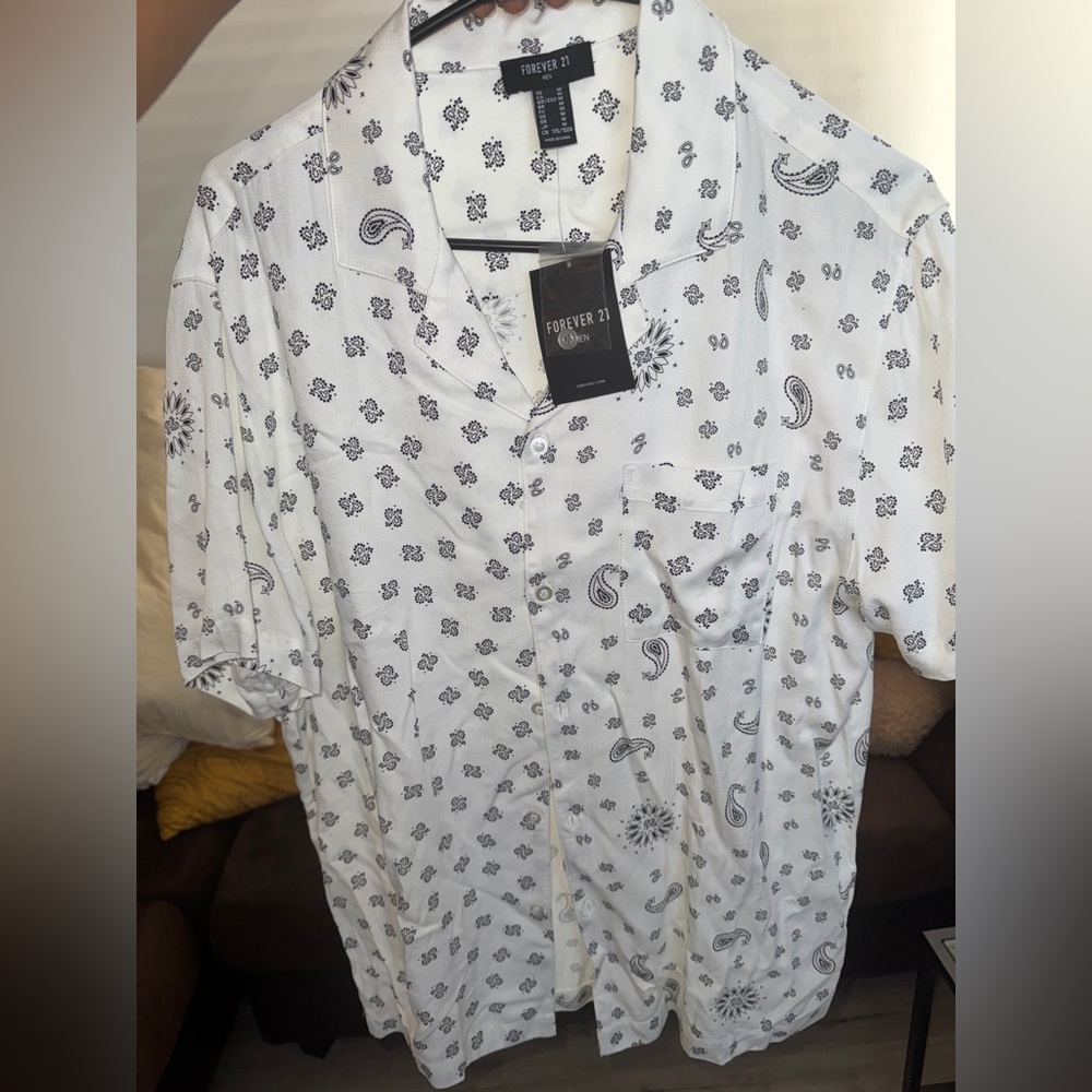 Forever 21 Monochrome Paisley Button-Up Shirt